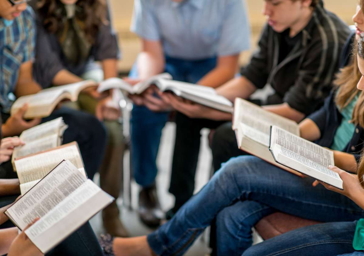 Bible Translation Comparison: Finding the Best Version for You